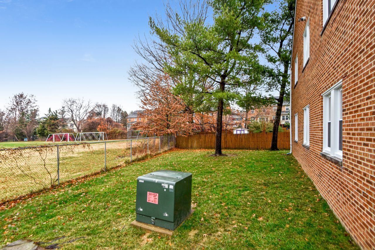 2102 Gallows Rd, Vienna, VA, 22182